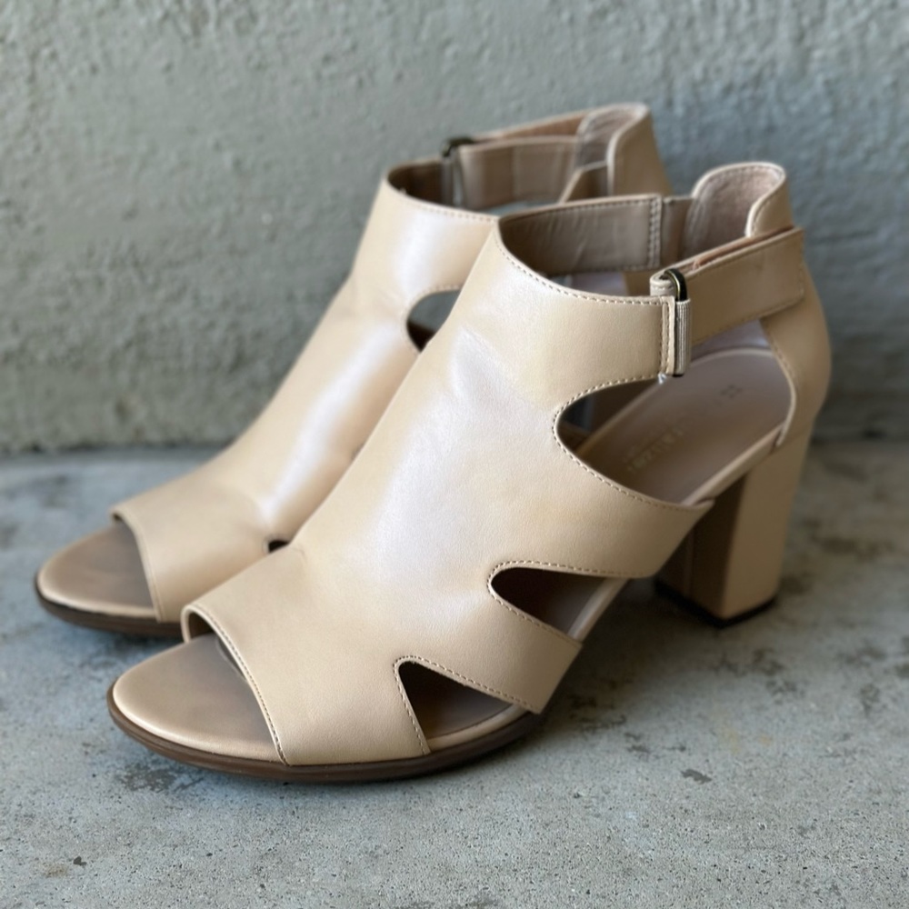 Naturalizer Chunky Heel Sandals Creamy size 10
